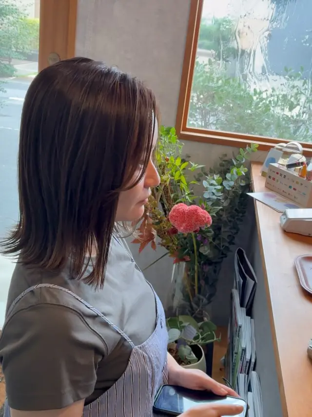 いつも来てくれる
お友達を久々に
外ハネbobに✂︎

前々回入れてる、ハイライトが
効いて立体感がでます✨

秋のイメチェンにぜひ☺︎

担当　上村

✁┈┈┈┈┈┈┈┈┈┈┈┈┈┈┈┈

【hairsalon  enn】
 三重郡菰野町福村136-3

☏ 059-324-8719
定休日月曜日+不定休

✁┈┈┈┈┈┈┈┈┈┈┈┈┈┈┈┈

#美容#美容師#美容室
#四日市#四日市美容室#四日市美容院
#四日市サロン#三重#三重美容室#三重美容院
#菰野美容室#菰野町
#三重美容師#三重サロン#enn#ennhair