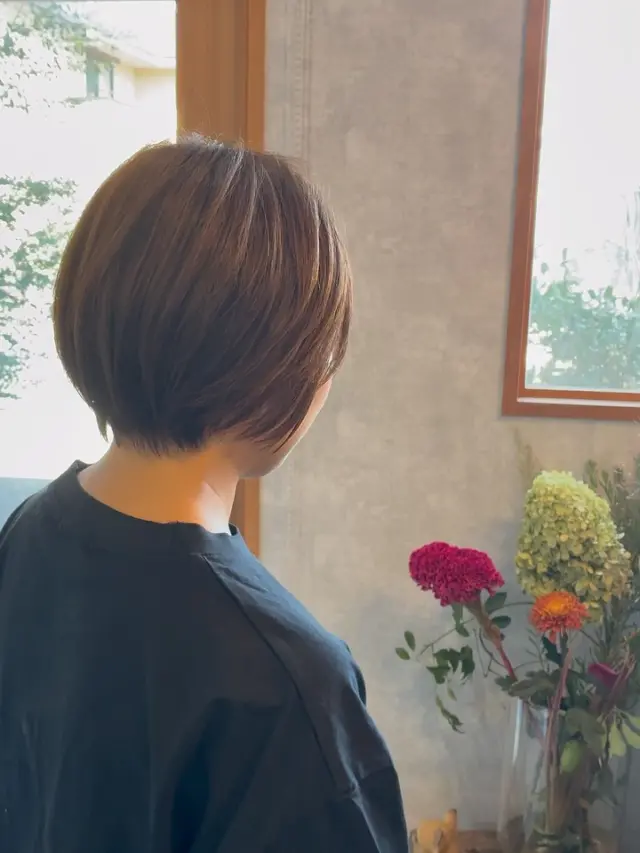 またまた、
いつも来てくれるお友達✂︎

ショートからミディアムに
伸ばし中なので、
形を綺麗に修正しながら

カットしました(^^)
可愛い！

秋のイメチェン大歓迎ですーー🔥

担当　上村
#ショートボブ
✁┈┈┈┈┈┈┈┈┈┈┈┈┈┈┈┈

【hairsalon  enn】
 三重郡菰野町福村136-3

☏ 059-324-8719
定休日月曜日+不定休

✁┈┈┈┈┈┈┈┈┈┈┈┈┈┈┈┈

#美容#美容師#美容室
#四日市#四日市美容室#四日市美容院
#四日市サロン#三重#三重美容室#三重美容院
#菰野美容室#菰野町
#三重美容師#三重サロン#enn#ennhair