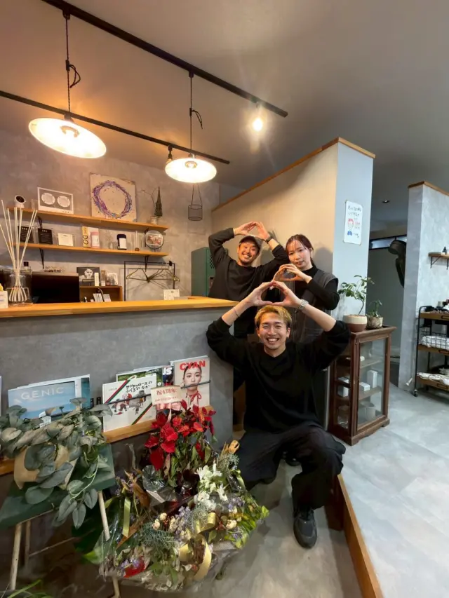 無事に今年の営業を
終える事が出来ました✨

今年もたくさんのお客様とお友達に
ご来店いただき、感謝でいっぱいです✨

来年はもっともっと楽しい充実した年に
なるよう日々精進していこうと思います🔥

2026年もennをよろしくお願いします！！

年始は1月4日からの
営業となります✂︎

みなさん、よいお年をお迎えください☺️

✁┈┈┈┈┈┈┈┈┈┈┈┈┈┈┈┈

【hairsalon  enn】
 三重郡菰野町福村136-3

☏ 059-324-8719
定休日月曜日+不定休

✁┈┈┈┈┈┈┈┈┈┈┈┈┈┈┈┈

#美容#美容師#美容室
#四日市#四日市美容室四日市美容院
四日市サロン三重三重美容室三重美容院
菰野美容室菰野町
三重美容師三重サロンennennhair